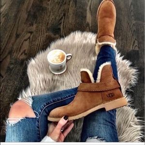 UGG McKay boots chestnut suede 9.5 booties shearling